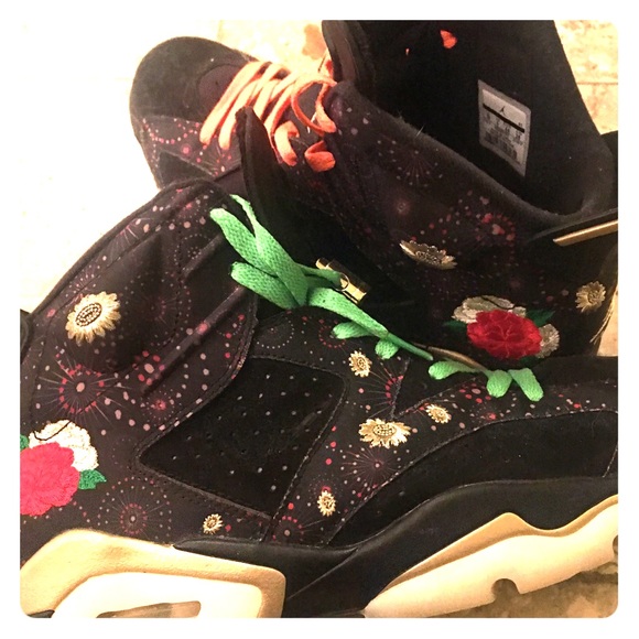 Shoes - Picture 1 of 2